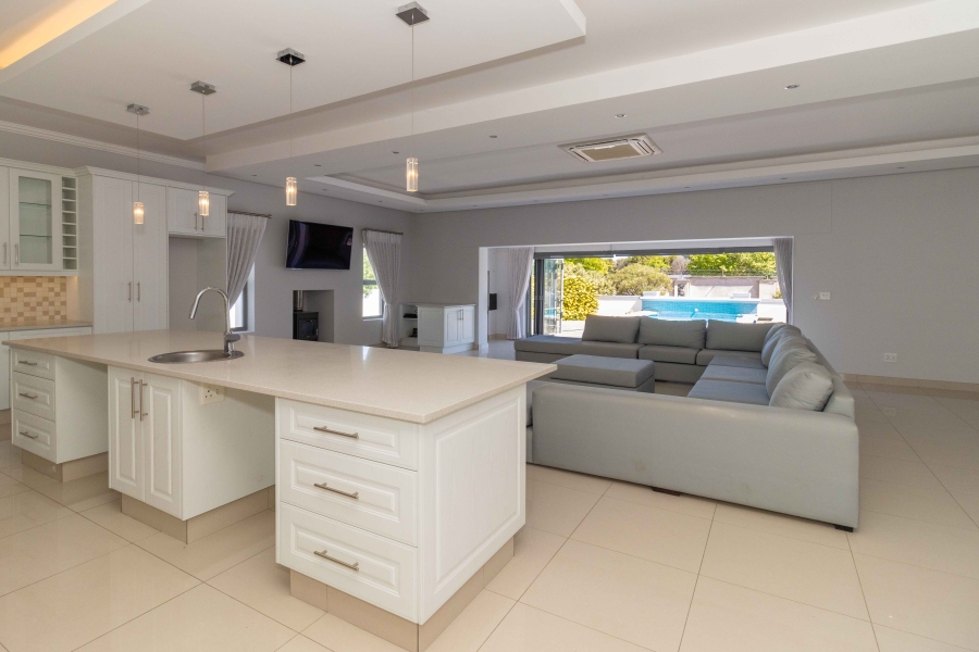 5 Bedroom Property for Sale in Val De Vie Estate Western Cape